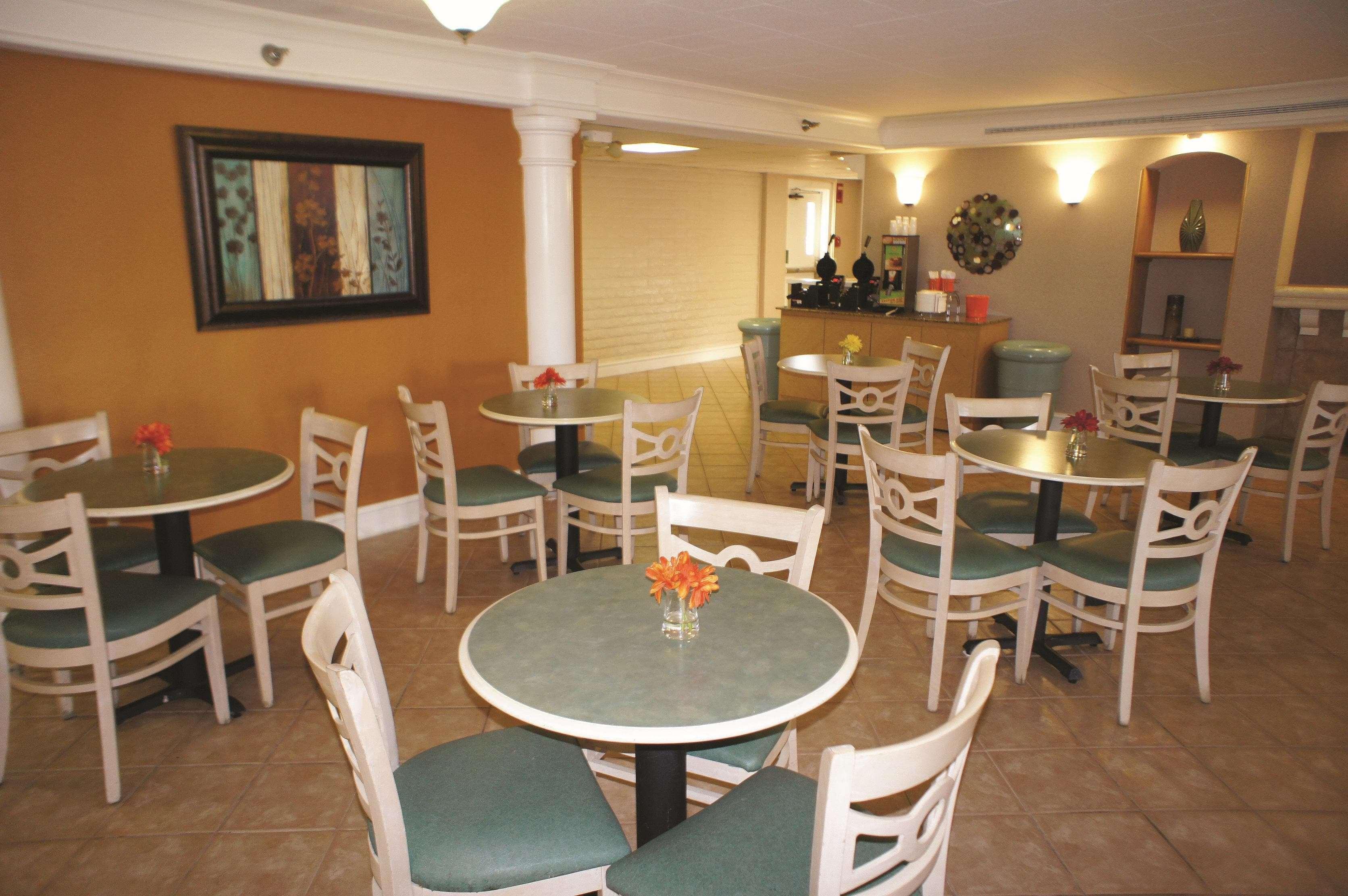 La Quinta Inn By Wyndham Norfolk Virginia Beach Esterno foto